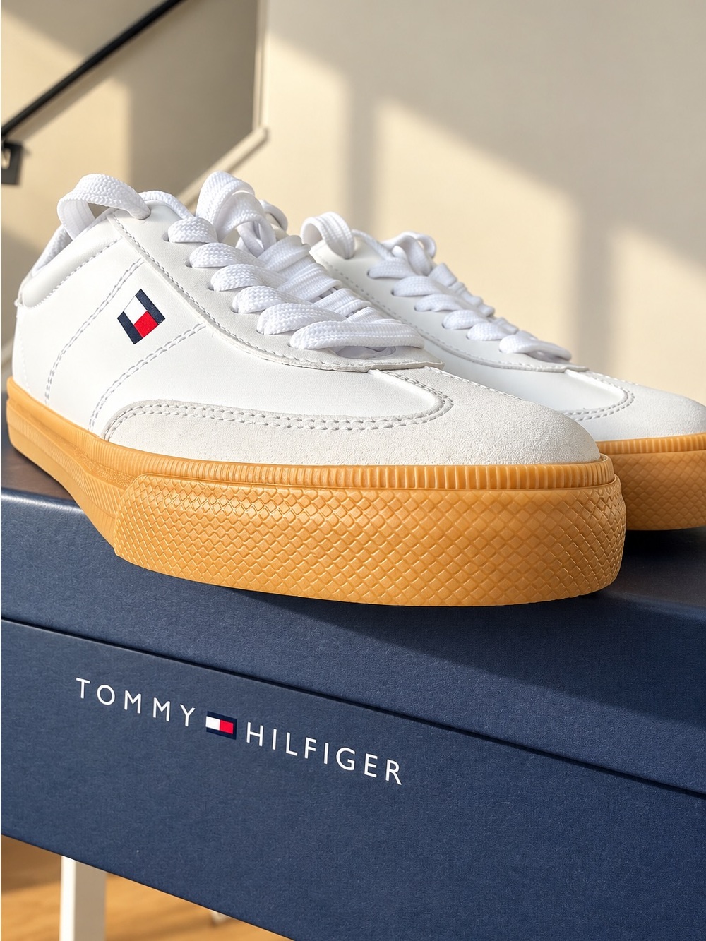 Tommy Hilfiger Women’s White Sneakers Gum Sole Size 6M With Box